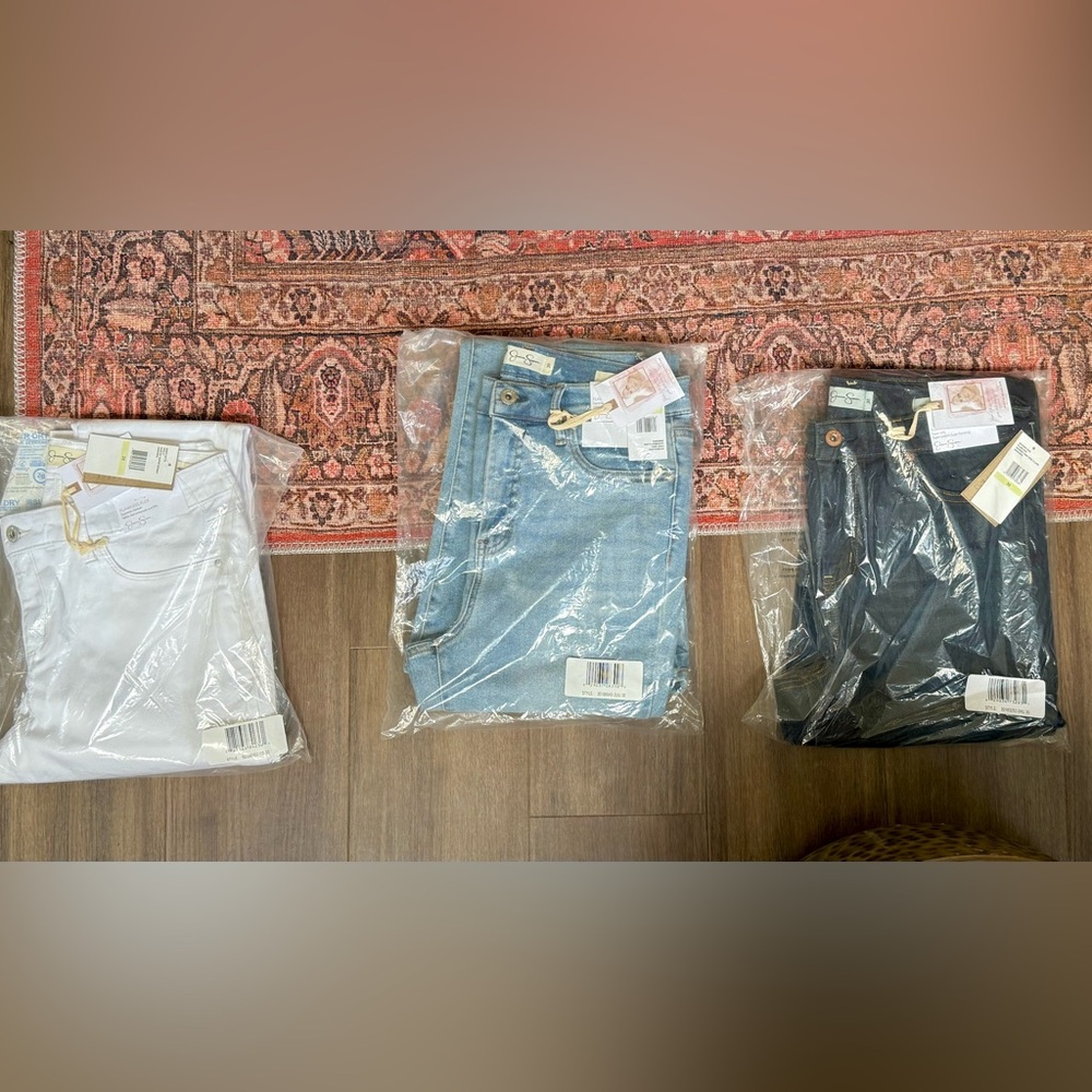 NEVER OPPENED, never worn!! Jessica Simpson High Flare Women Jeans - w b n💃🏻💃🏻